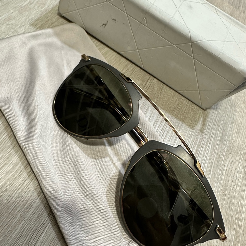 DIOR SoReal Sleek Aviator Sunglasses with Silver Frame and Dark Lenses